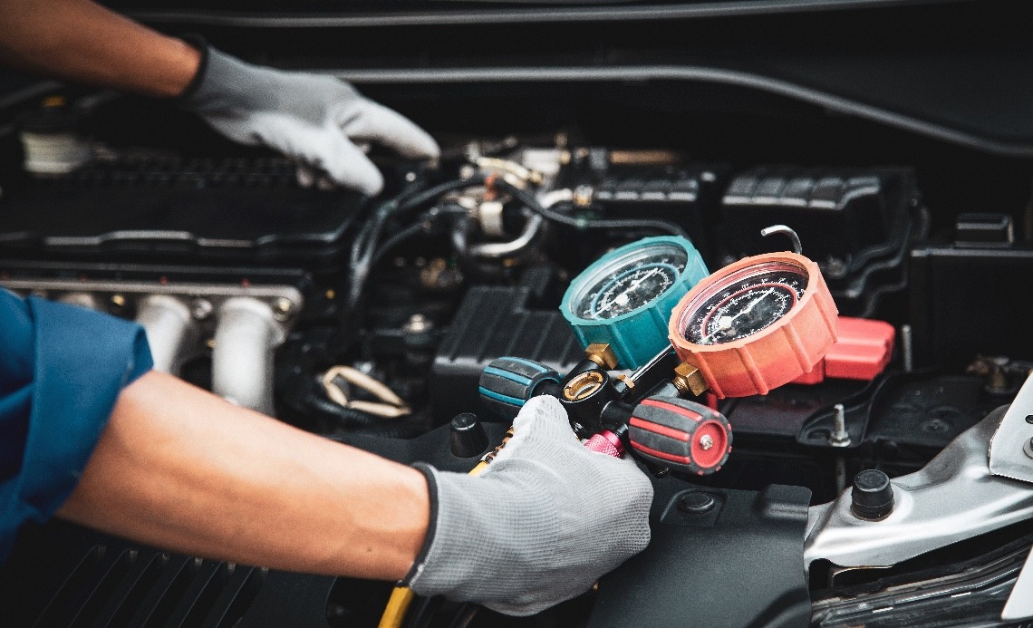 Como recarregar o ar condicionado do seu carro